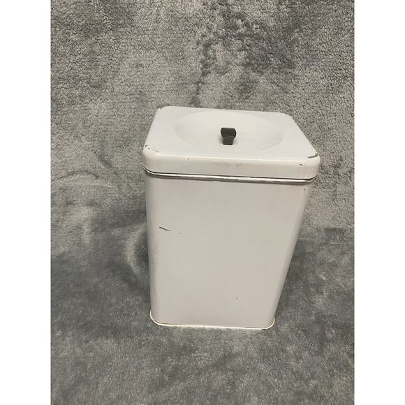 Vintage Tin Sugar Canister With Lid Made In USA - Picture 4 of 7